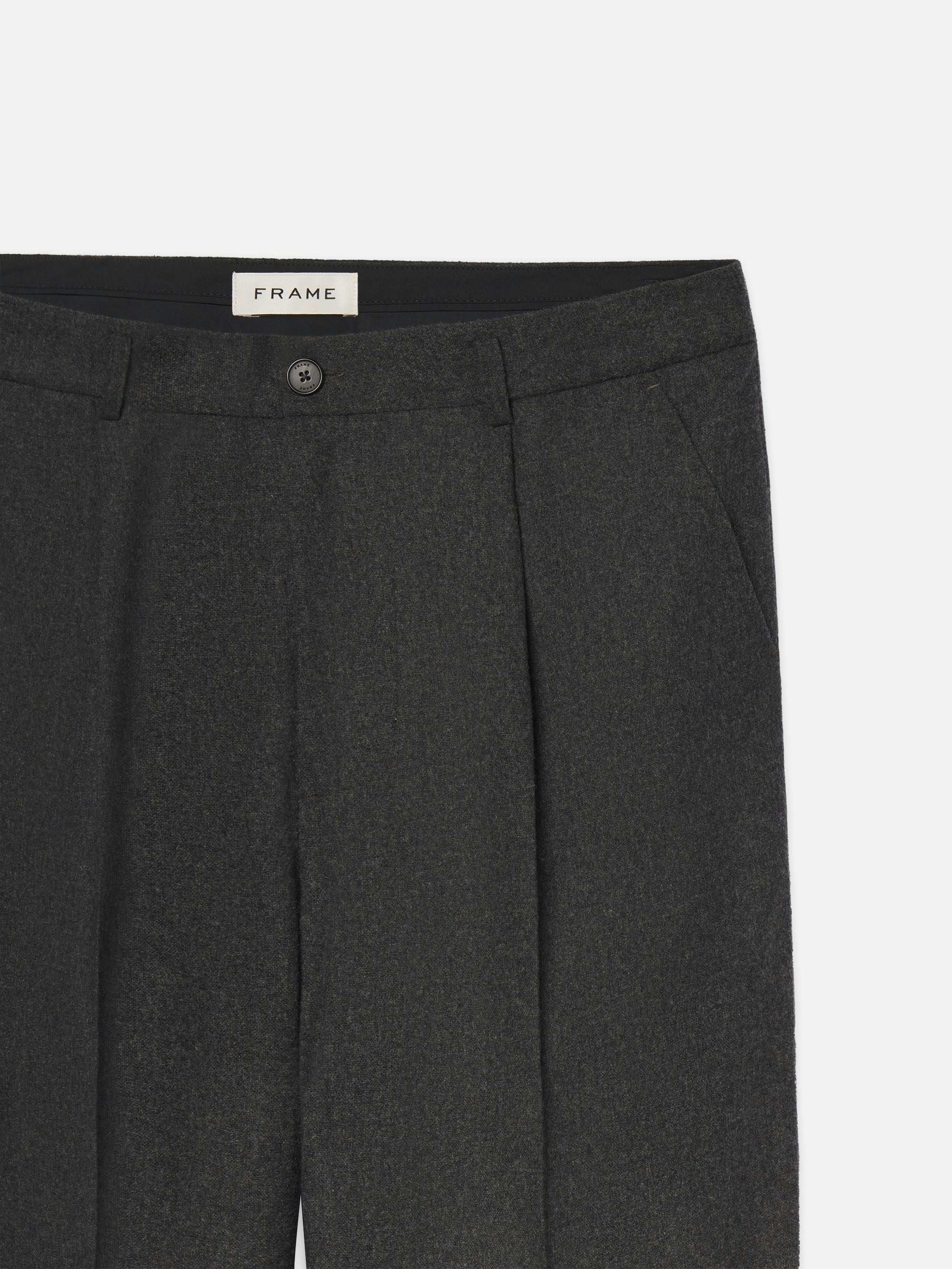 pants front detail packshot image alt:fit1